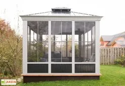 Sojag Pergola Fermée En Aluminium 4 X 3 M Avec Toiture Acier - Bolata -magasin de mobilier d'extérieur vue cote pavillon ferme bolata sojag